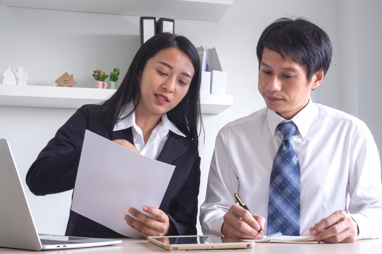 Person using simple budgeting tools with clear financial organization system